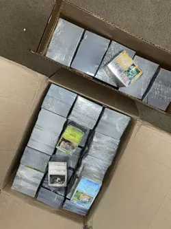 10,000 pokemon Common/uncommon NM/M Cards! Couple Of Foils - Image 2