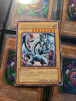 Yugioh Blue-Eyes White Dragon DL09-EN001 Duelist League Rare Green - Image 1