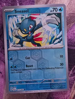 Sneasel 013/064 Common Shrouded Fable Pokemon Reverse Holo Near Mint - Image 1