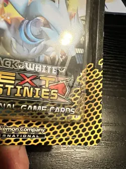 Pokemon TCG: Black and White Next Destinies Blister Pack Reshiram Art Mewtwo - Image 3