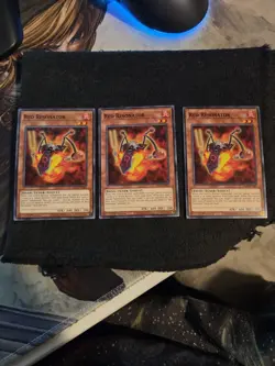 X3 Red Resonator - SDCK-EN007 - Common 1st Edition - Near Mint YuGiOh - Image 1
