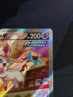 Pokemon Sylveon V 184/203 Evolving Skies Rapid Strike Alt Full Art Holo - Image 4