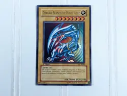 Blue-Eyes White Dragon DIK-P001 Ultra Rare 1st Edition Yugioh Portuguese - Image 1