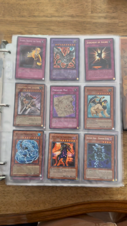 YuGiOh Binder Containing Over 900 Vintage Cards Blue-Eyes Red-Eyes Dragon - Image 2