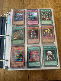 YuGiOh Binder Containing Over 900 Vintage Cards Blue-Eyes Red-Eyes Dragon - Image 4