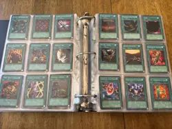 YuGiOh Binder Containing Over 900 Vintage Cards Blue-Eyes Red-Eyes Dragon - Image 5
