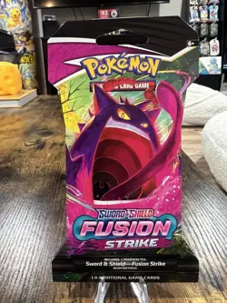Pokemon TCG: Sword & Shield-Fusion Strike Sleeved Booster Pack - 10 Cards - Image 1