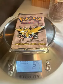 **HEAVY 21+g* Perfect Condition Pokemon Fossil Unlimited Booster Pack - Image 1