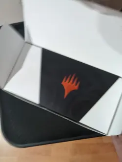 SDCC 2018 Exclusive Magic The Gathering MTG Terese Nielsen Planeswalker Set - Image 2