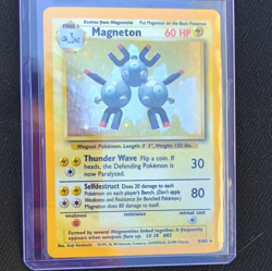 Pokemon Magneton 9/102 Base Set Holo Rare WOTC 1999 EN 60HP Pokemon TCG - Image 1