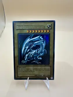 Blue-Eyes White Dragon SDK-001 Vintage Holo Ultra Rare - Image 1