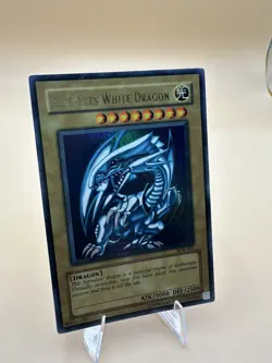 Blue-Eyes White Dragon SDK-001 Vintage Holo Ultra Rare - Image 2
