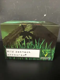 Gem Accessories: DekTech Pokemon "The Sky God" Rayquaza Deck Box - Image 1