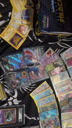 214 Pokemon Card Lot RARE, With Slabs And Base Set 1 - Image 5