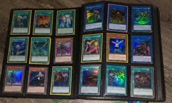 Yu-Gi-Oh! JOBLOT CLEAROUT. 900 COMMONS, 100 HOLOS, GOOD DEAL - Image 3