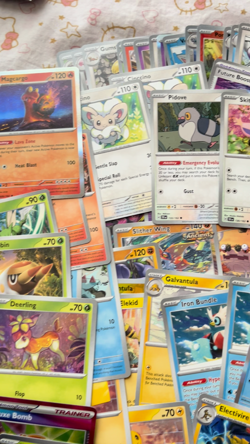 Pokemon Scarlet & Violet Bulk Card Lot 100+ Mixed Era Holos/Reverses/Commons - Image 2