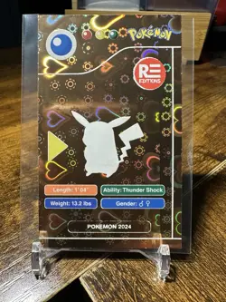 2024 Pokemon Pokedex Black Kanto #025 Pikachu Gold Heart Holo - Image 5