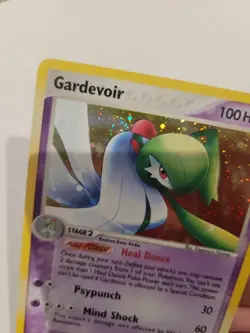 NM Gardevoir #4/106 Emerald Holo Pokemon Card 2005 With Swirl - Image 3