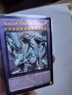 Dragon Master Magia (PUR) RA04-EN055 Yugioh Quarter Century Stampede 1st Edition - Image 2
