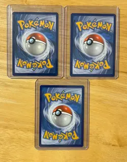 Pokemon TCG 3-Card Lot Vaporeon VMAX English LP - Image 2