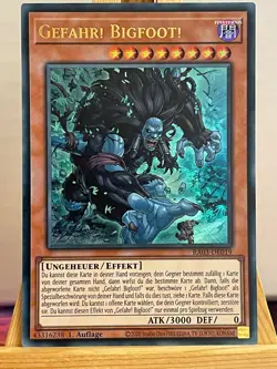 Gefahr Bigfoot RA03-DE019 Ultra Rare Orig. Artwork Deutsch NM YUGIOH - Image 1