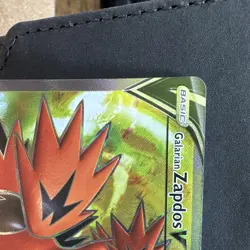 Pokemon Galarian Zapdos V 173/198 Chilling Reign Ultra Rare Full Art Holo EN - Image 2