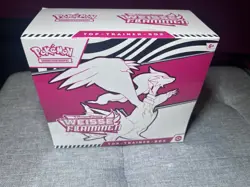 Pokemon TCG Top Trainer Box Karmesin & Purpur Weiße Flammen Neu OVP Deutsch - Image 1