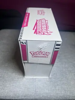 Pokemon TCG Top Trainer Box Karmesin & Purpur Weiße Flammen Neu OVP Deutsch - Image 4