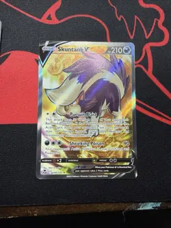 Silver Tempest SKUNTANK V Ultra Rare Full Art Holo #180/195 Pokemon TCG - Image 2