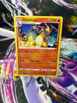 CHARIZARD 025/185 VIVID VOLTAGE Rare Pokemon - Image 1