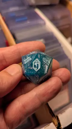 1x Gift Bundle "Crystal" Shinra Blue Oversized D20 Die Dice New FIN MTG Magic x1 - Image 1