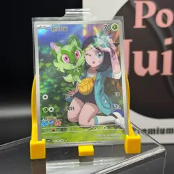 IN STOCK Sprigatito Pokemon S-Chinese CBB1C-01 09/09 Gem Pack Horizon Holo NM - Image 1