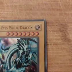 SKE-001 Blue-Eyes White Dragon Super Rare 1st Edition NM Yugioh Card - Image 4