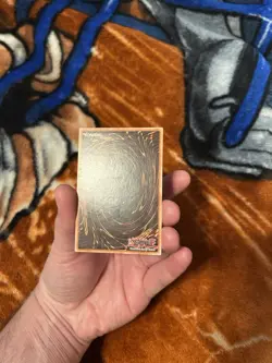 Yugioh DPKB-EN001 Unlimited Super Rare Blue Eyes White Dragon Moderately Played - Image 2