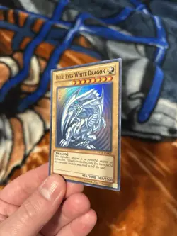 Yugioh DPKB-EN001 Unlimited Super Rare Blue Eyes White Dragon Moderately Played - Image 3
