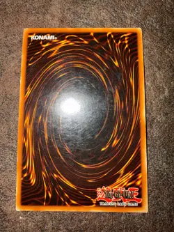 Yu-Gi-Oh MISPRINT Dark Magician SDY-006 Ultra Rare Holo Bleed Konami 2002 HP/dmg - Image 3