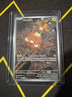 Pokemon TCG Stunfisk 202/191 Surging Sparks Illustration NM - Image 1