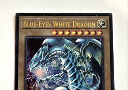 YUGIOH LCKC-EN001 BLUE EYES WHITE DRAGON (VERSION 3) ULTRA RARE FOIL - Image 2