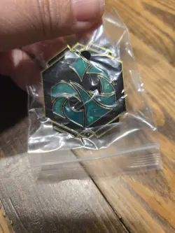 Disney Lorcana Emerald Promo Pin - Image 1