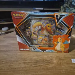 Pokemon TCG Dragonite V Collection Box 4 Booster Packs 1 Evolving Skies Pack 820650809033 - Image 1