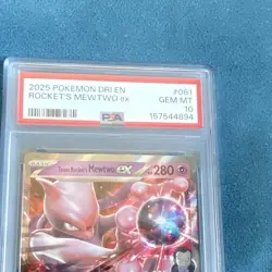 Sv10 Destined Rivals Rocket's Mewtwo ex 081/182 Holo EN PSA 10 - Image 2