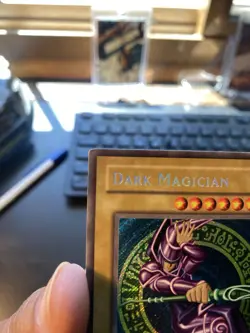 Konami Yugioh Dark Magician 2002 Collectors Tin Secret Rare Holo LE BPT-001 - Image 2