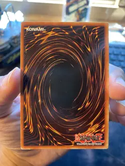Konami Yugioh Dark Magician 2002 Collectors Tin Secret Rare Holo LE BPT-001 - Image 3