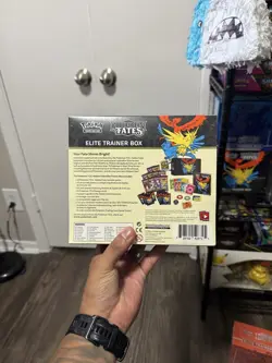 Pokemon TCG: Sun And Moon Hidden Fates Elite Trainer Box 820650804731 - Image 2