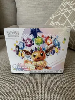 Pokemon TCG Scarlet & Violet—Prismatic Evolutions ETB Eevee English 2025 - Image 1