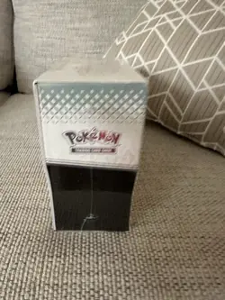 Pokemon TCG Scarlet & Violet—Prismatic Evolutions ETB Eevee English 2025 - Image 3