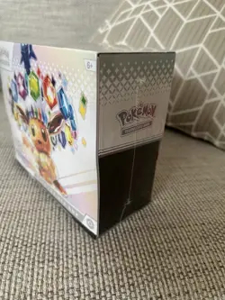 Pokemon TCG Scarlet & Violet—Prismatic Evolutions ETB Eevee English 2025 - Image 4