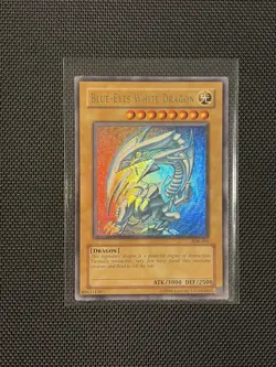YuGiOh - GLOSSY - Blue Eyes White Dragon SDK-001 Ultra Rare Holo Unlimited 💎 - Image 1