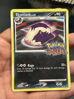 Pokemon TCG Skuntank Lv.35 13/16 2009 Pokemon Rumble- DMG - Image 1