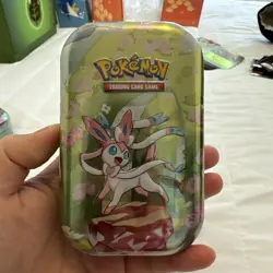 Pokemon TCG: Scarlet & Violet Prismatic Evolutions Mini Tin Sylveon NEW✅ French - Image 1